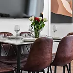 Prime Location Apartment In Camden 4 Mins To Kings Cross, 1 Mins To Euston